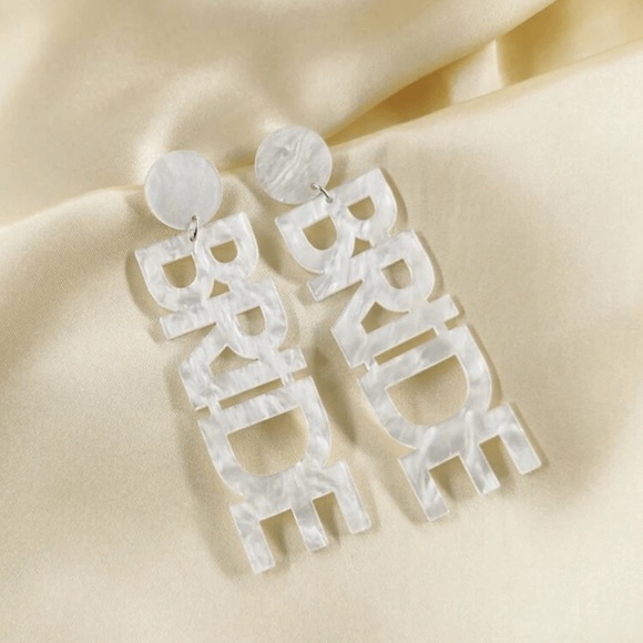 BNWT White Bride Wedding Earrings - Bridal Earrings - Picture 1 of 3